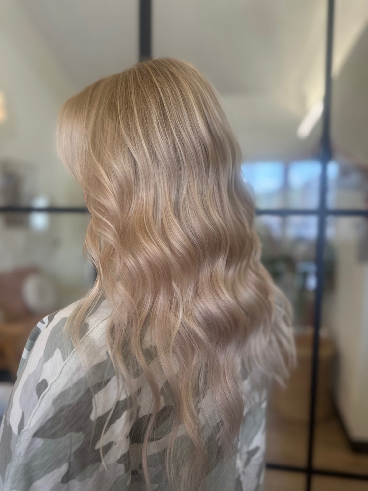 Spotlight (10-15 Foils) at Locks & Loaded Hair Studio in Hamilton, OH