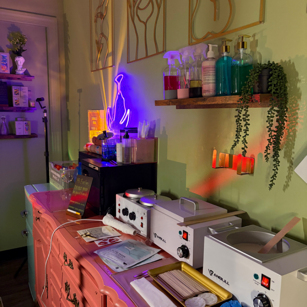 Full Stomach Wax at Radiant Skin Lounge in Whitehall, PA
