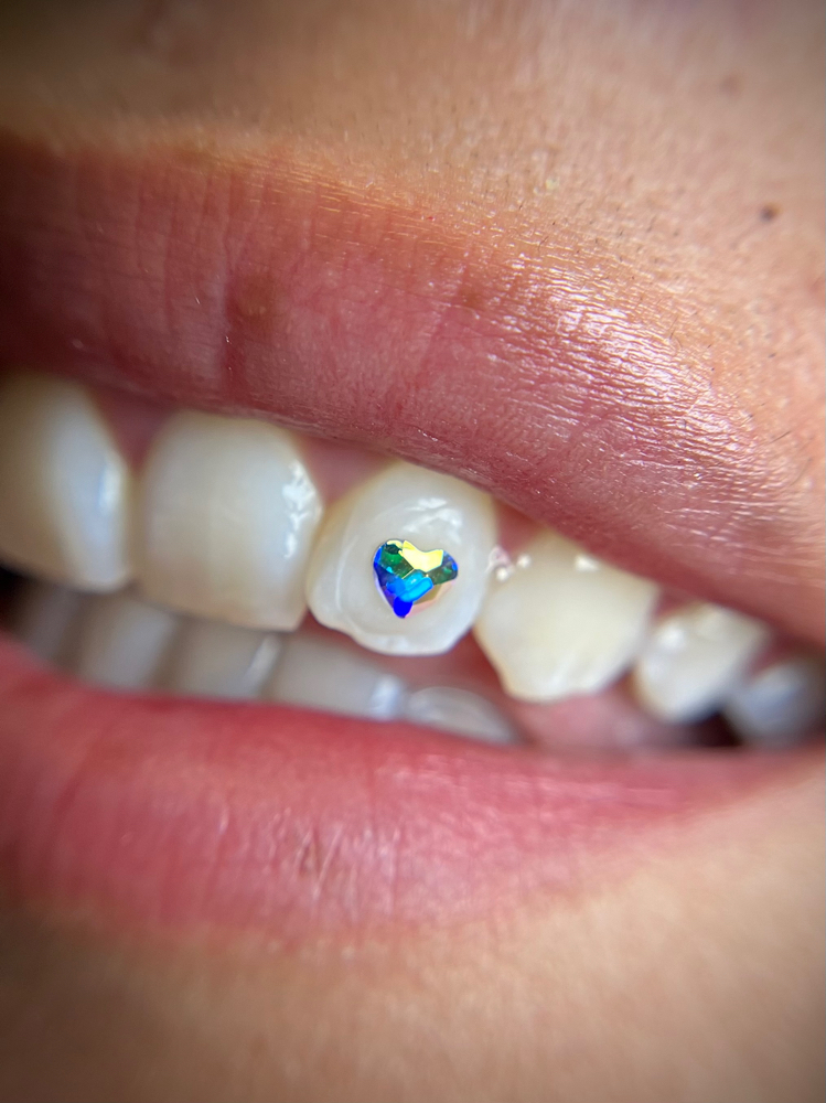 Single Swarovski Tooth Gem