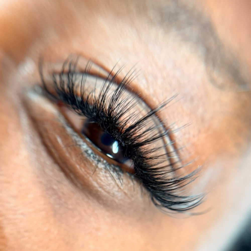Wispy lashes at Hey Girl Lashes & beauty LLC in North Charleston, SC