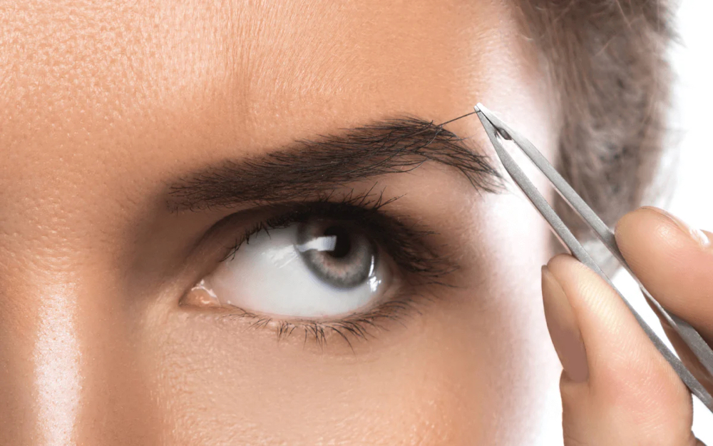 Eyebrows Tweezing