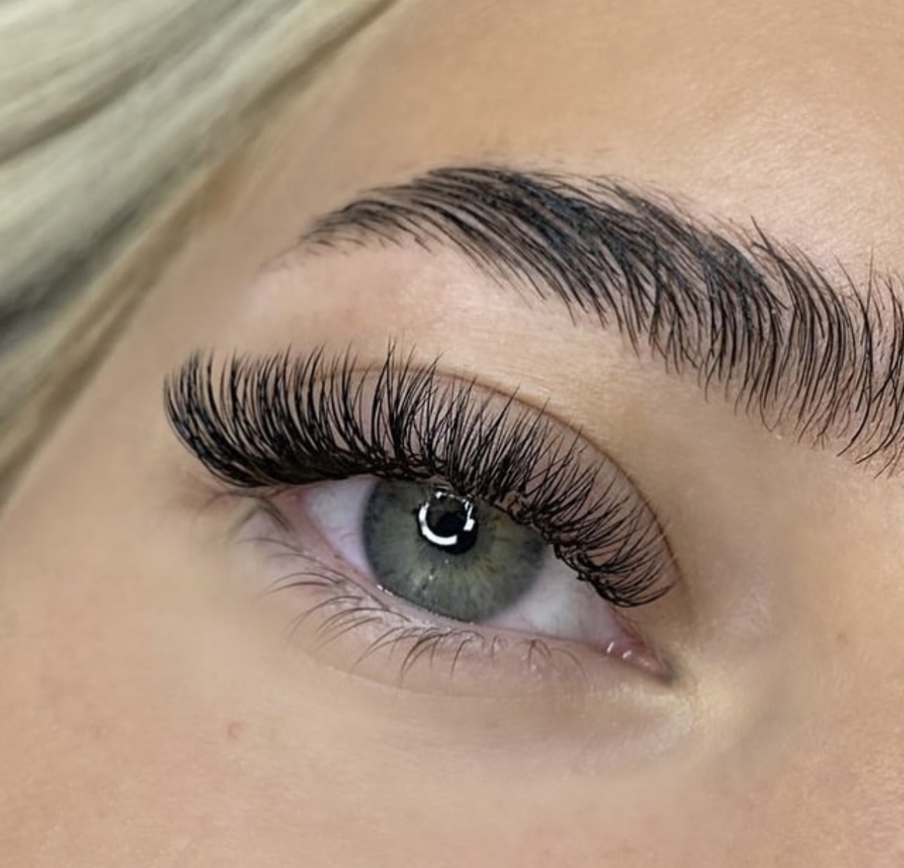 Hybrid Eyelash Extensions