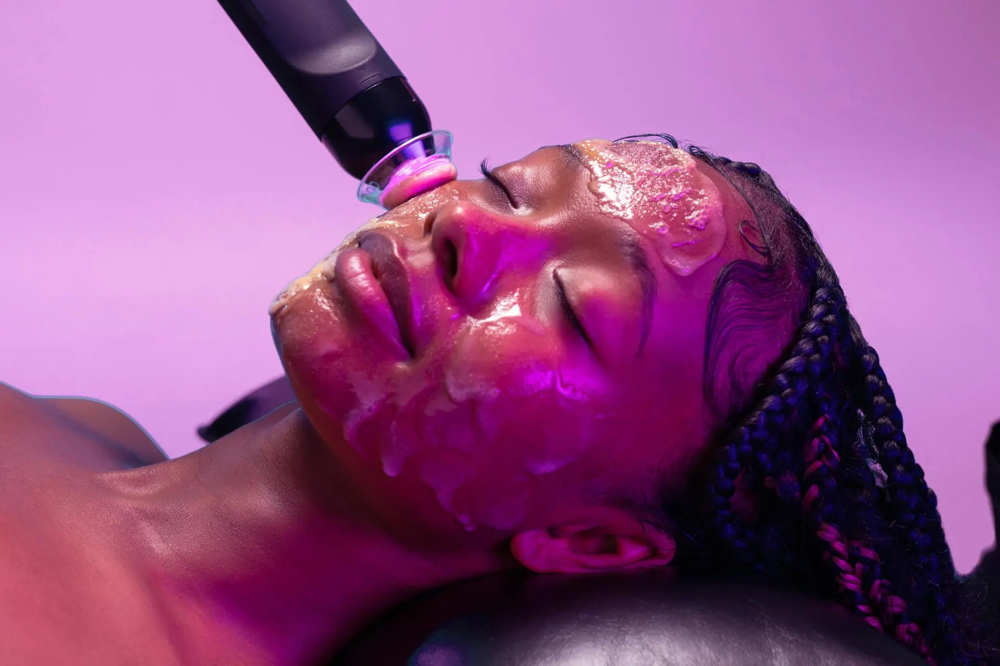 Glo2Facial by Geneo