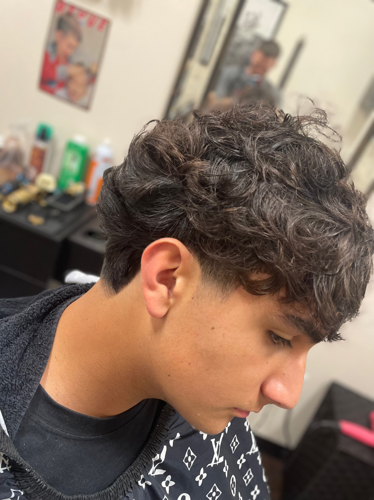 Barber: Haircut & Charcoal Scrub