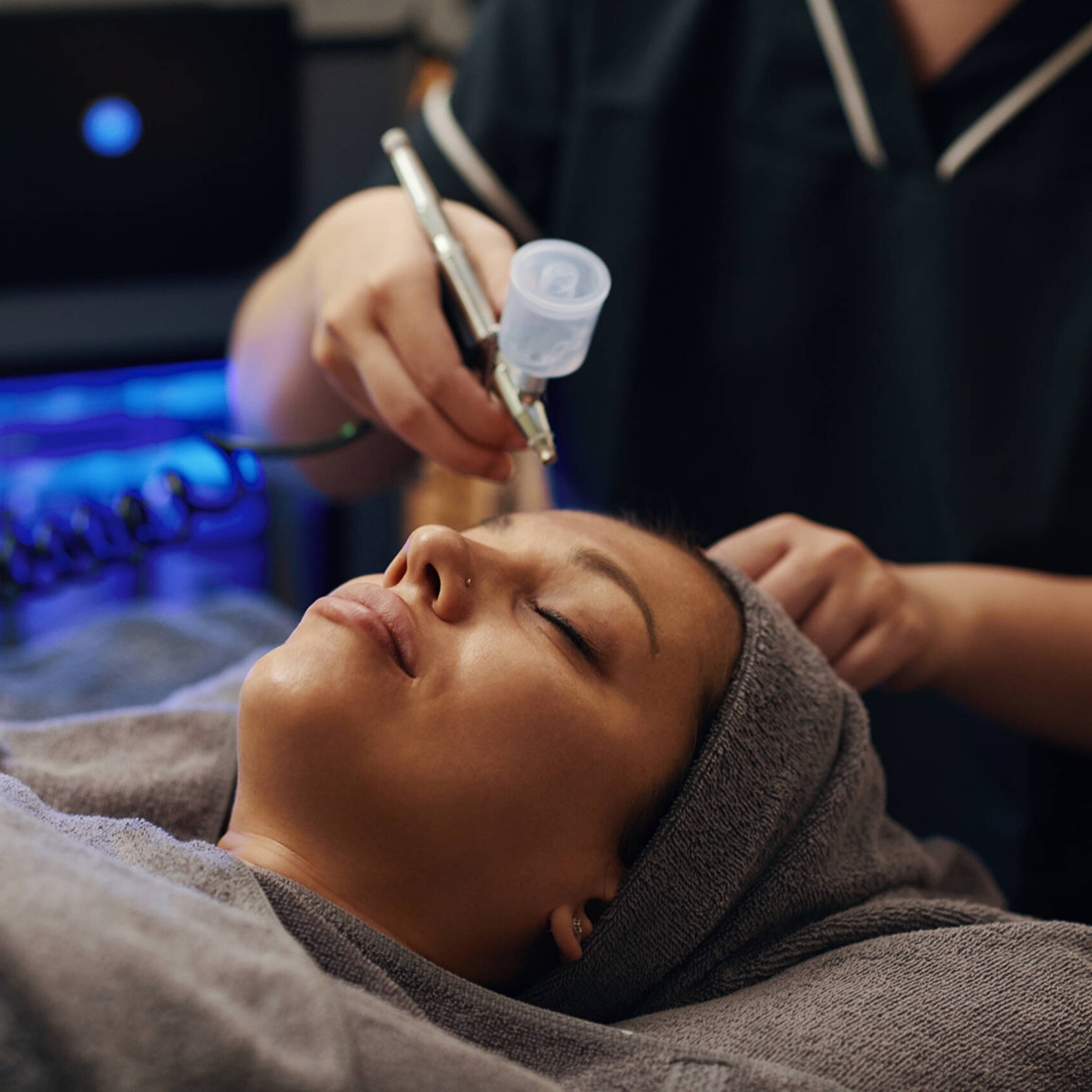 OXYGEN FACIAL BRIGHTENING