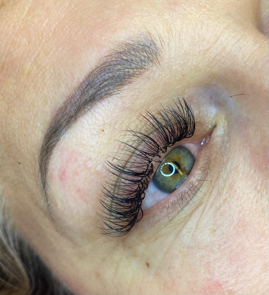Full Set Light volume at LASHES_BY_LILI in Federal  Way, WA