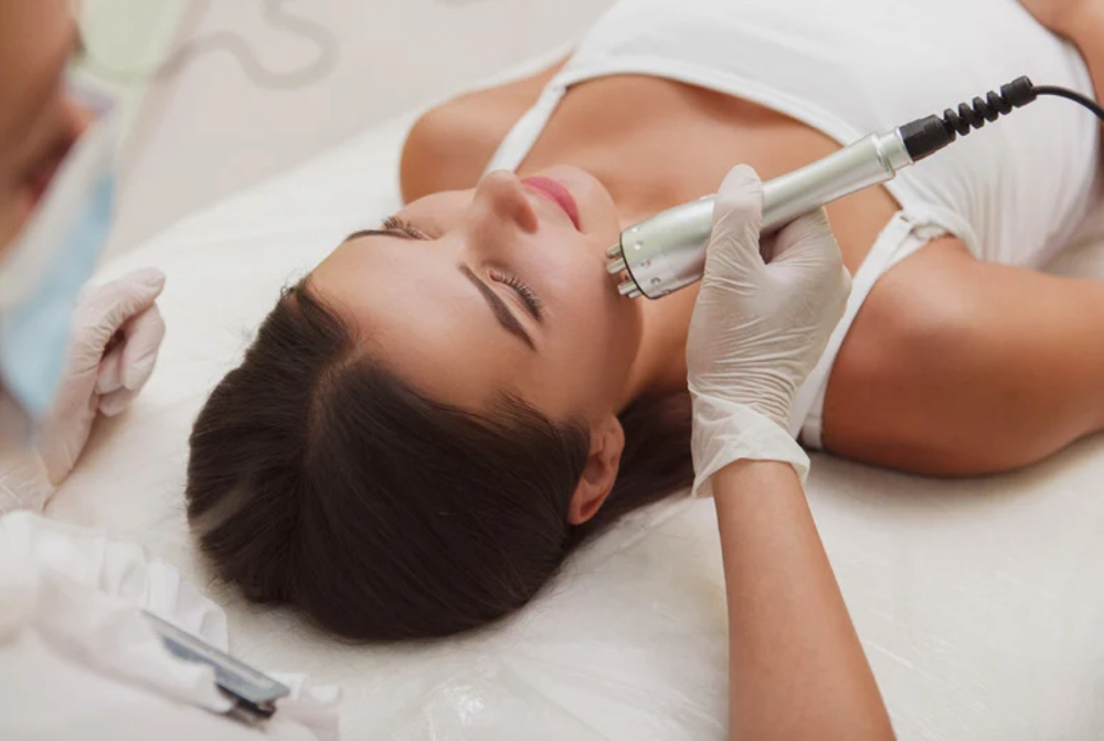 Collagen Microcurrent Facial