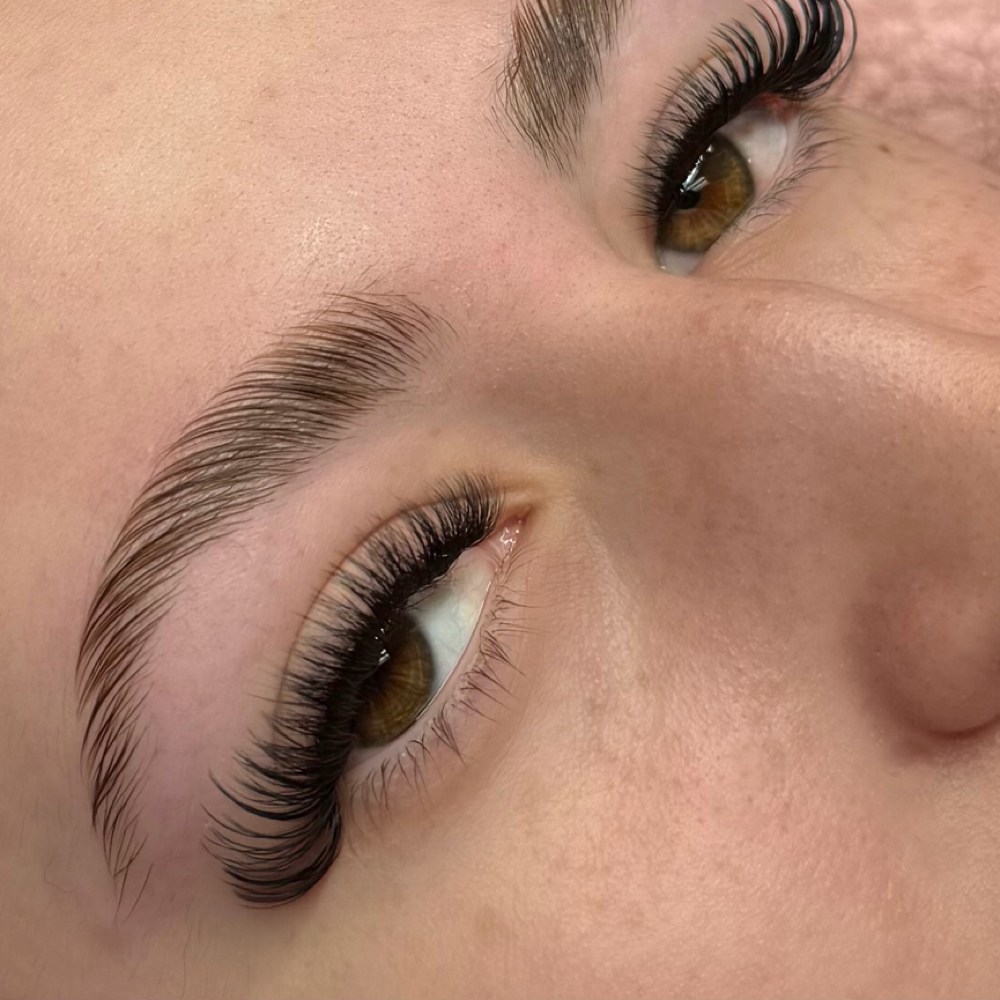 Brow Lamination & Shaping