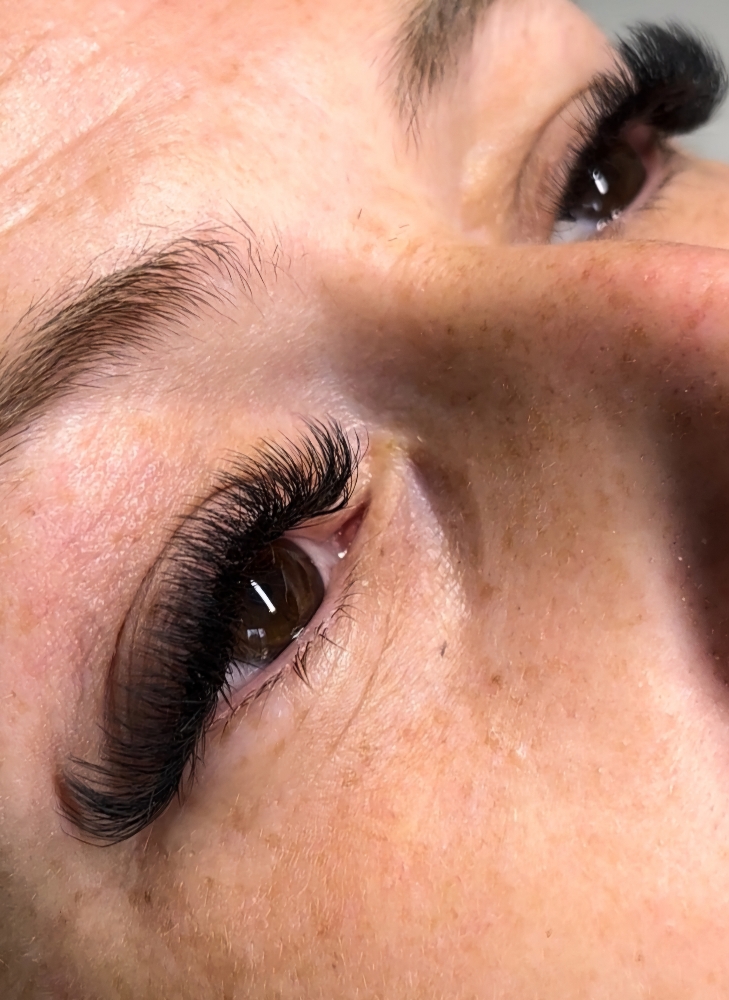 Eyelash Extensions Mega Volume