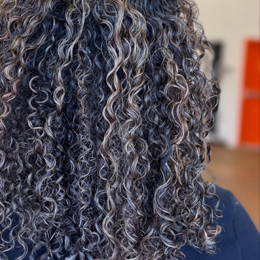 Blonding Services at Hair Unleashed in Richland, WA
