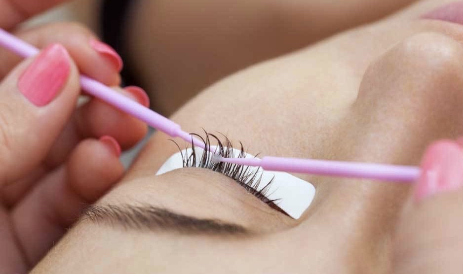 Lash Remove