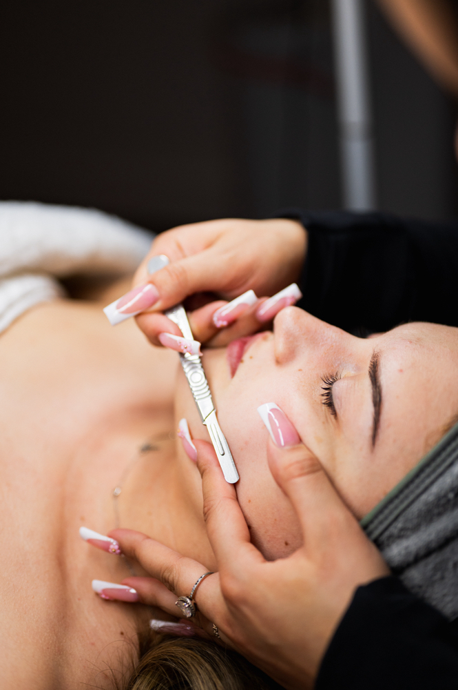 Dermaplane facial