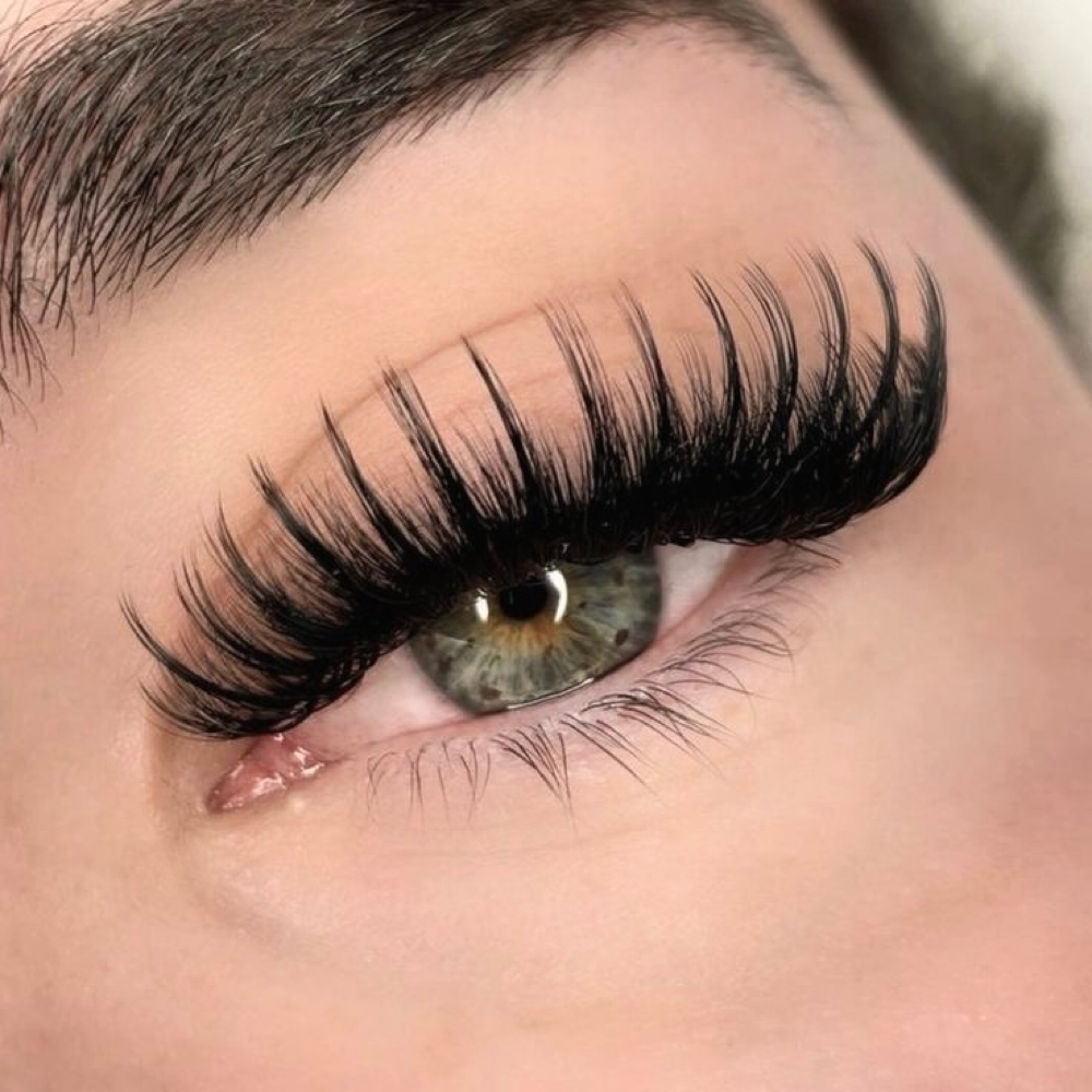 Full Set Mega Volume at LASH BY ELLY | 7300 Magnolia Pkwy, Pearland, TX | (713) 331-5528 in Pearland, TX