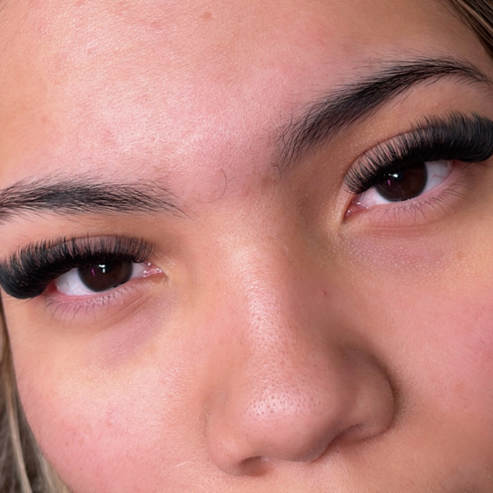 Teen Lash Full Set at Lesly’s Beauty Room in Rockville, MD
