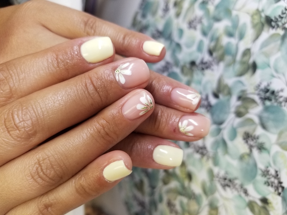 Gel Manicure With Art