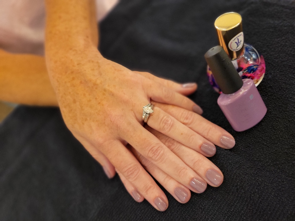 MANICURE WITH SHELLAC