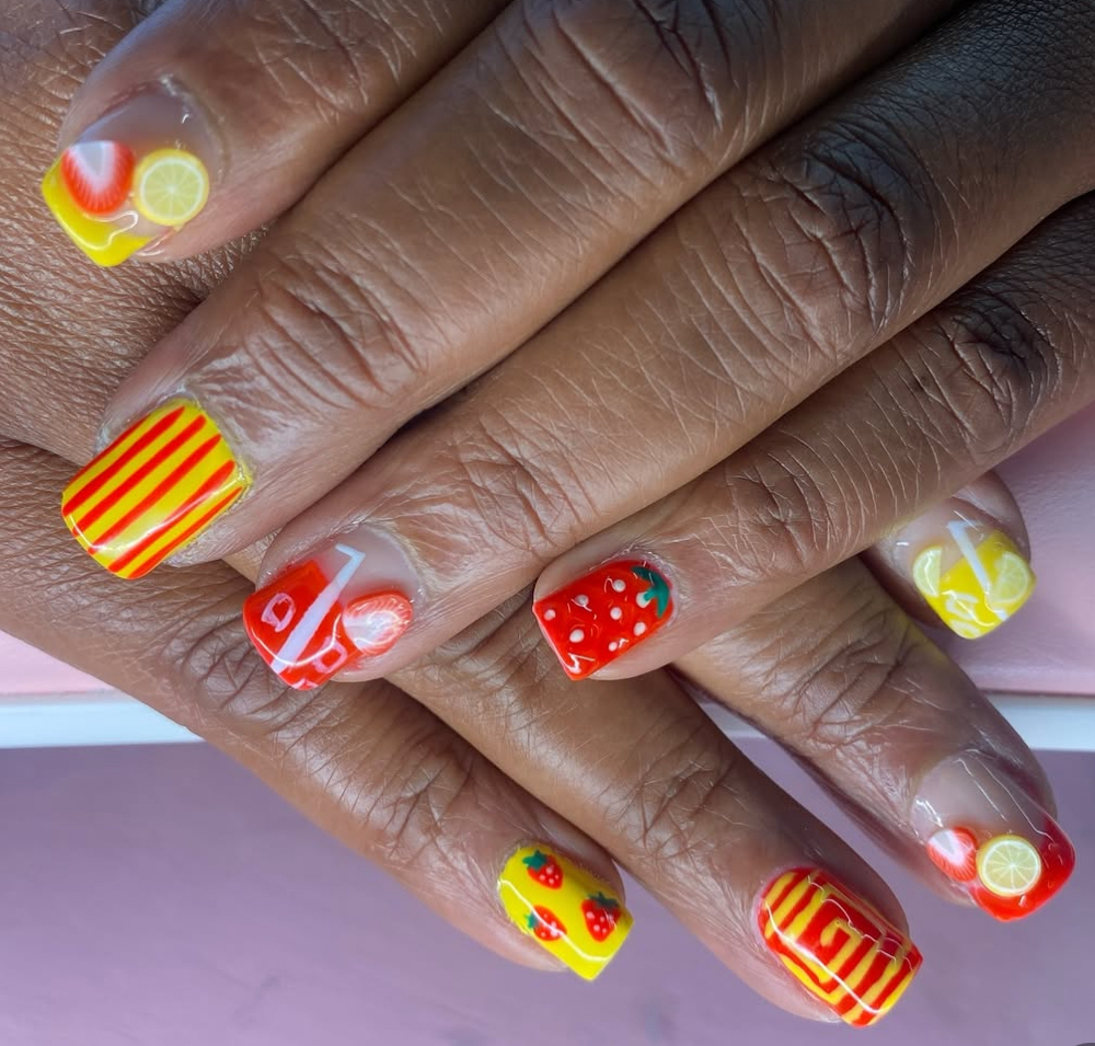 model gel manicure