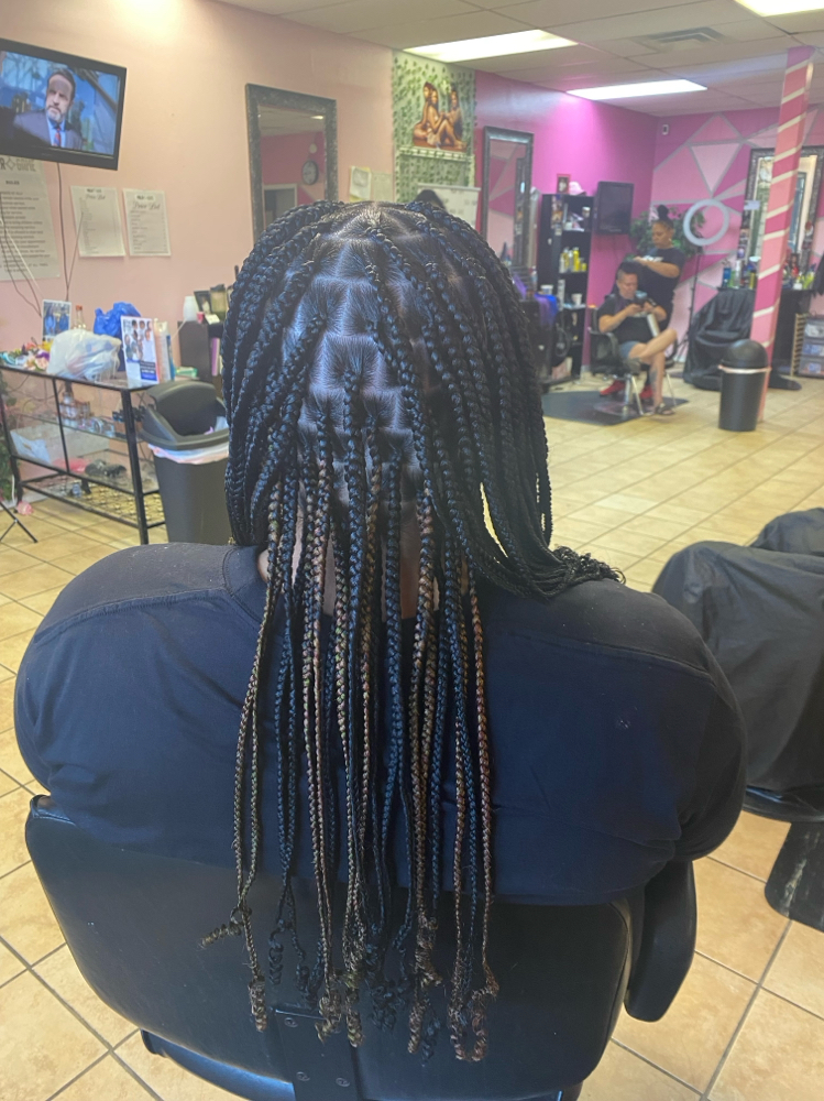 Medium Knotless