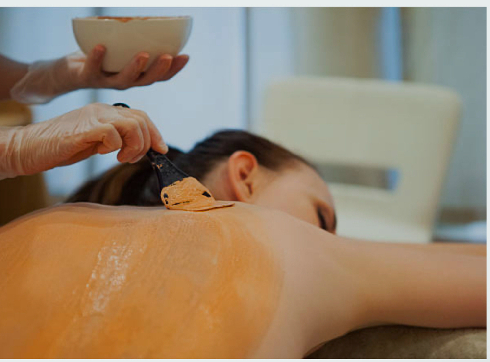 Clear Back Facial W/ LED Therapy