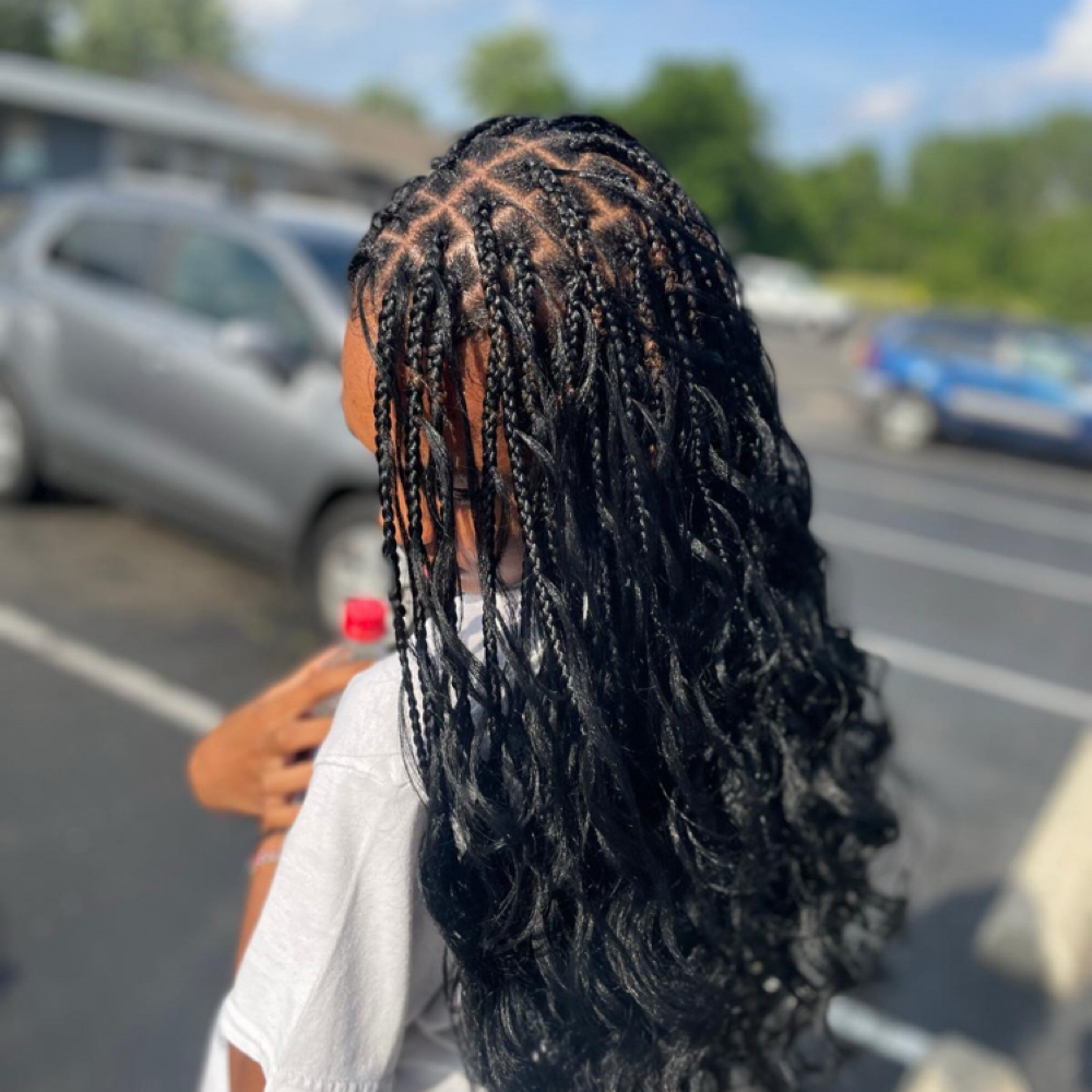 FRENCH CURL KNOTLESS at Dayton African Hair Braiding LLC in Huber Heights, OH