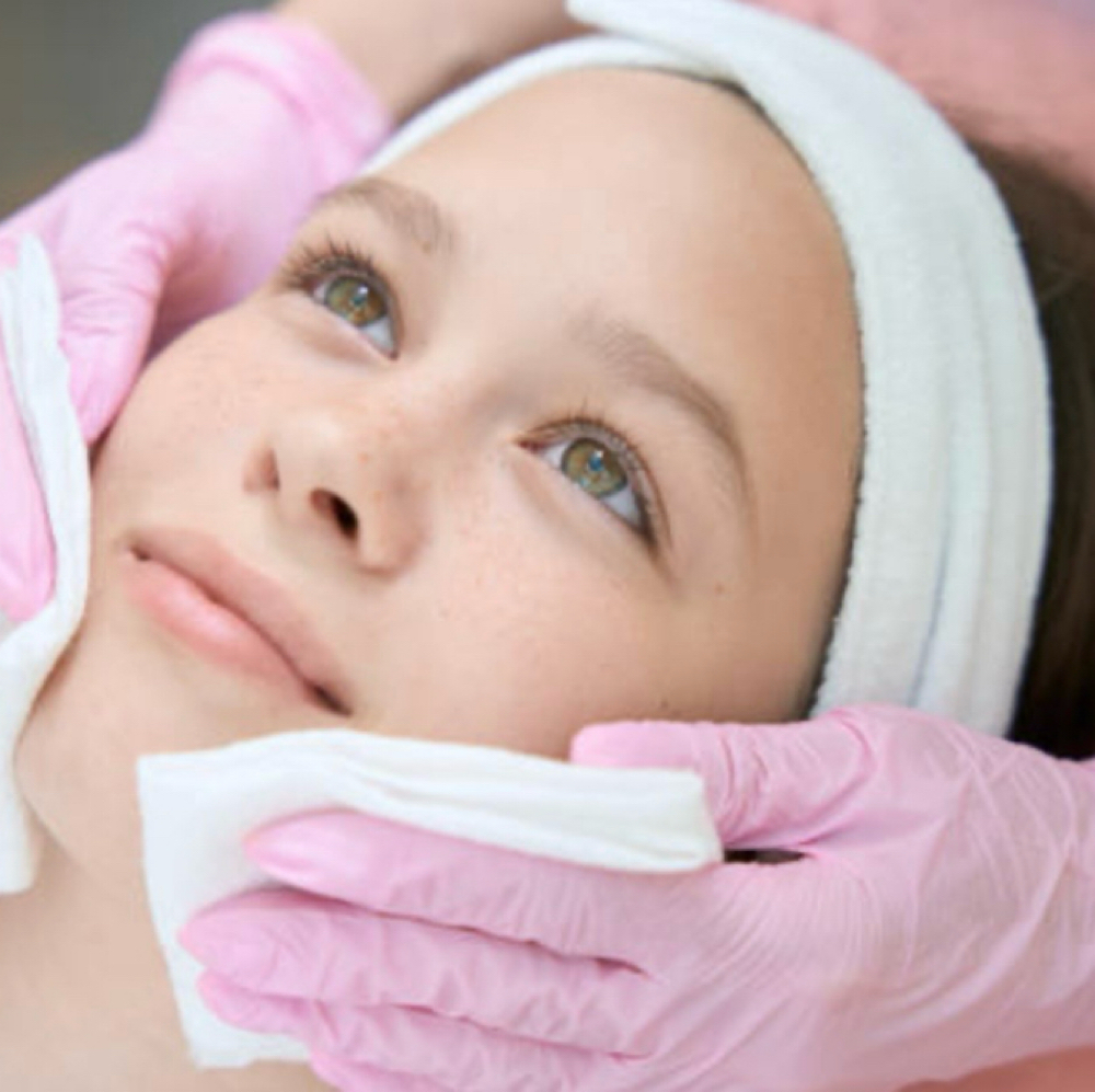 Youthful Glow Facial (Ages 12-16)
