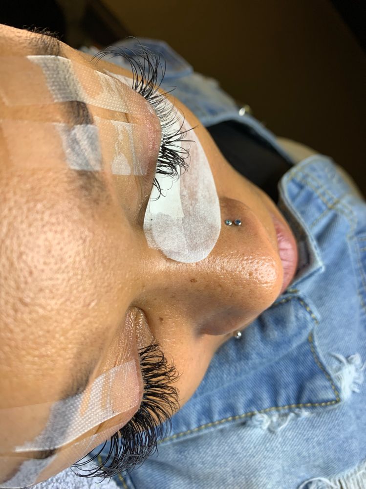 Lash extension fill in