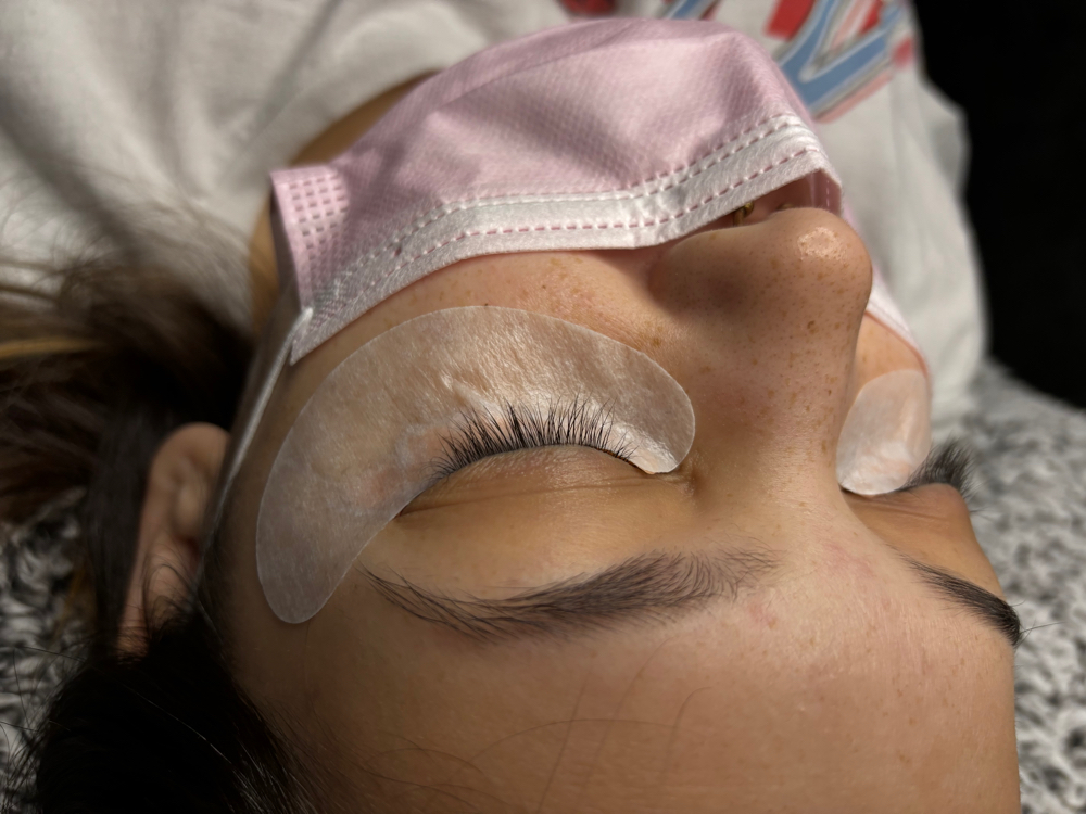 Cluster Eyelash Removal