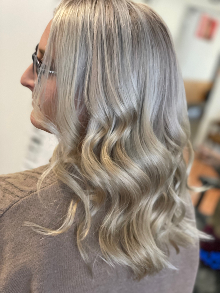 Solid Blondie Root Retouch