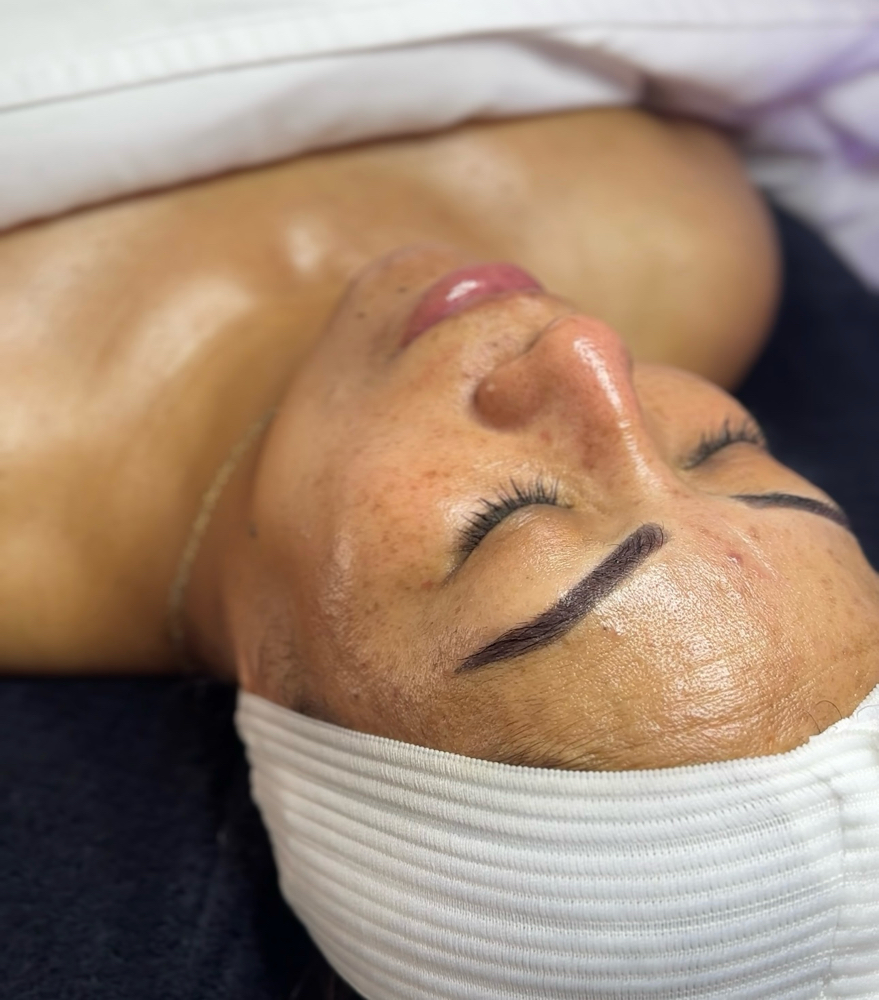 HydroGlow Facial