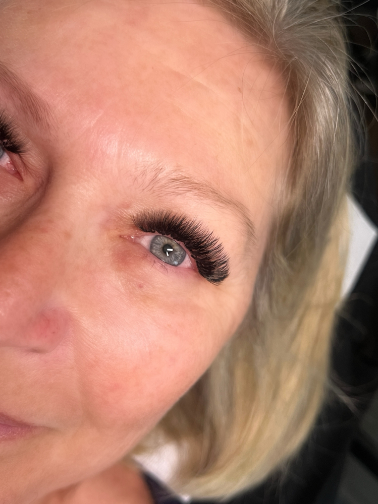 Volume Lash Installation