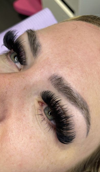 Mega Volume Lashes