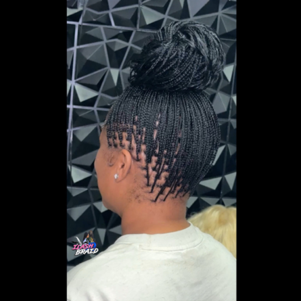 Luxury Small Knotless at ILASHNBRAID in Houston, TX