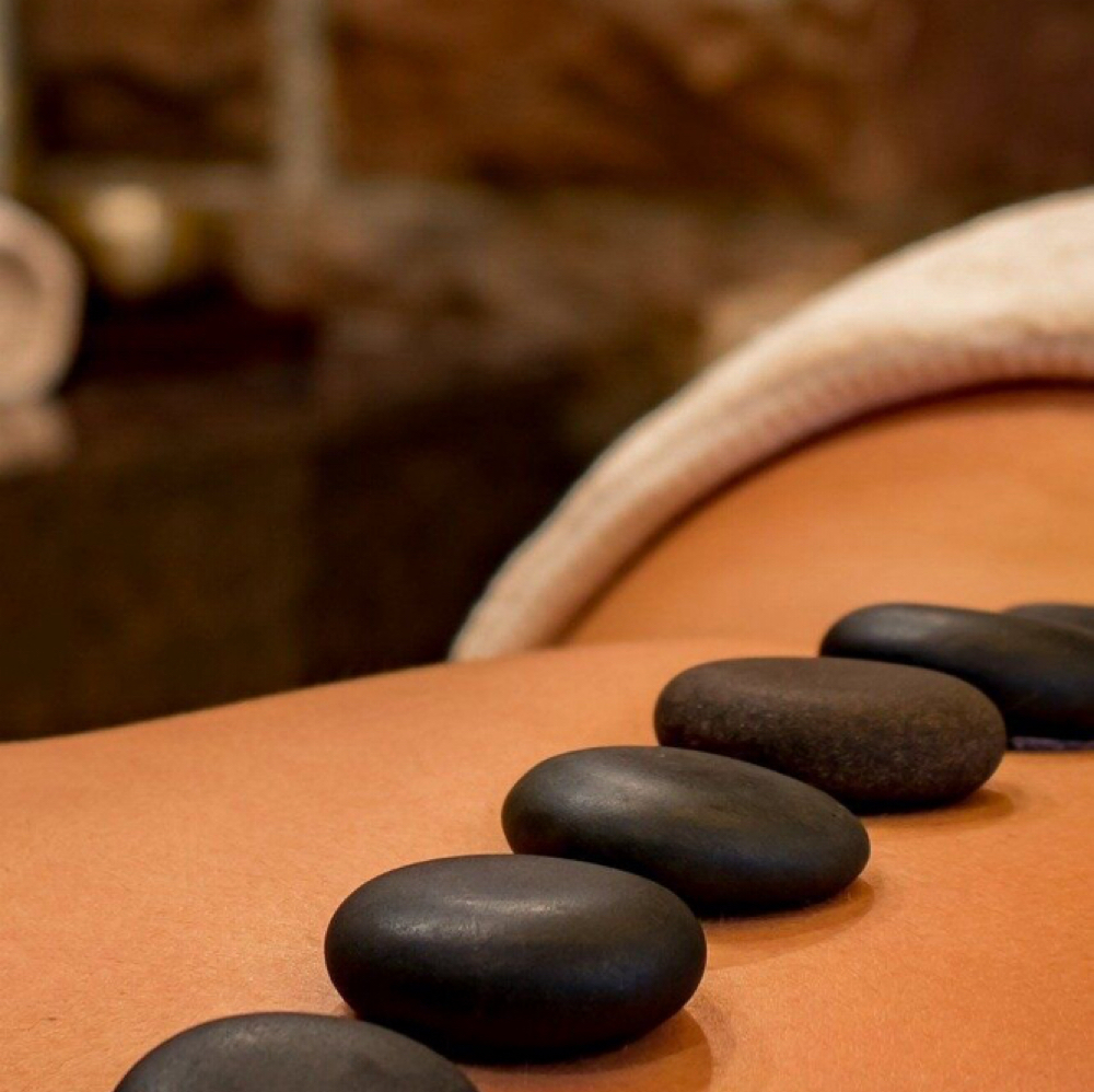 Hot Stone Massage at Beauty  Glow in Falls Church, VA