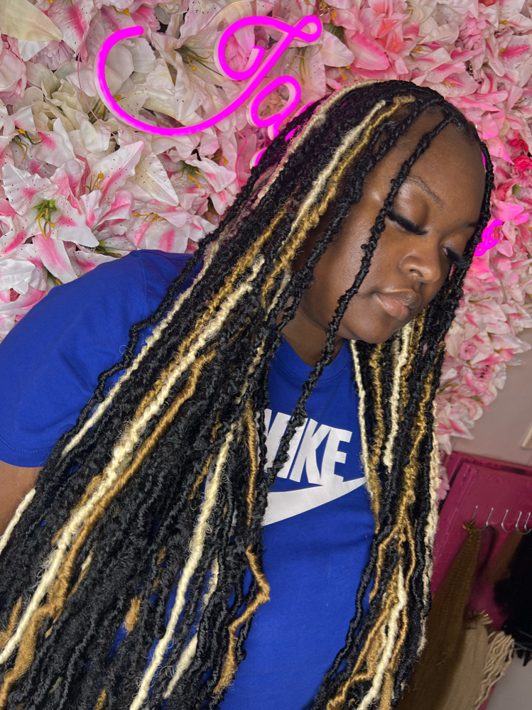 28” (Butt Length) Distressed Locs