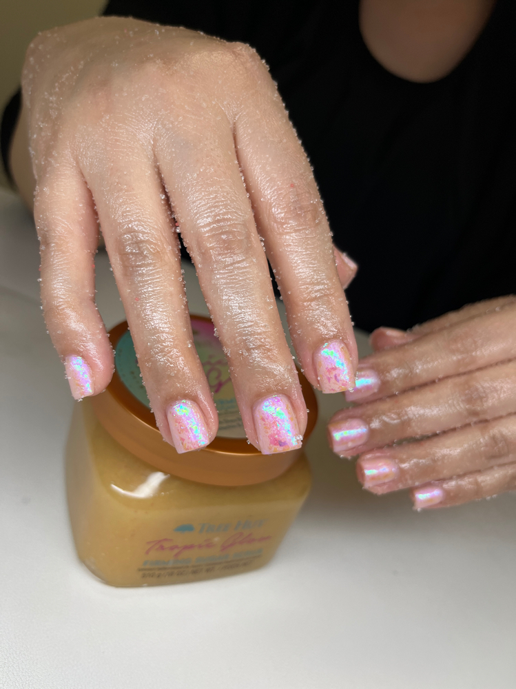 Scrub & Hand Cream Massage