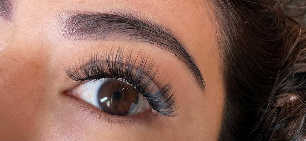 Light Volume Lash Extensions