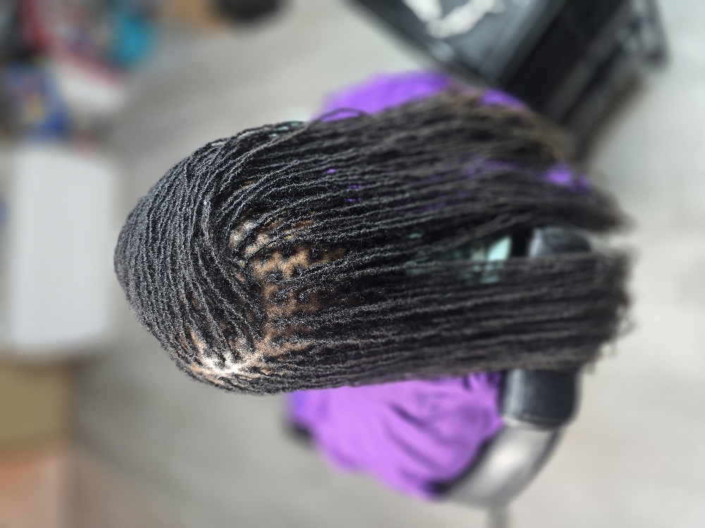 15mins-30mins Reties at Graceful Hands Locs by Bee in Des Moines, IA