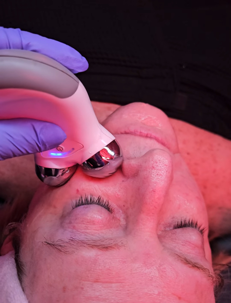 Custom Facial w/ Advanced Machines