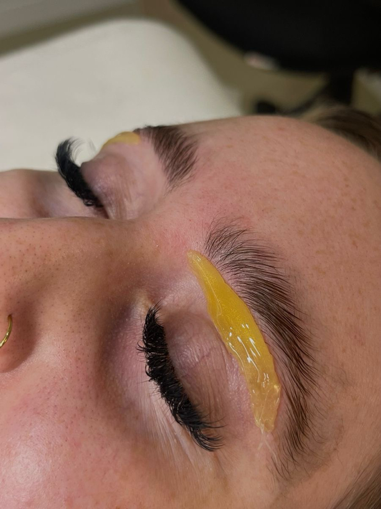 Brow Shaping and Wax