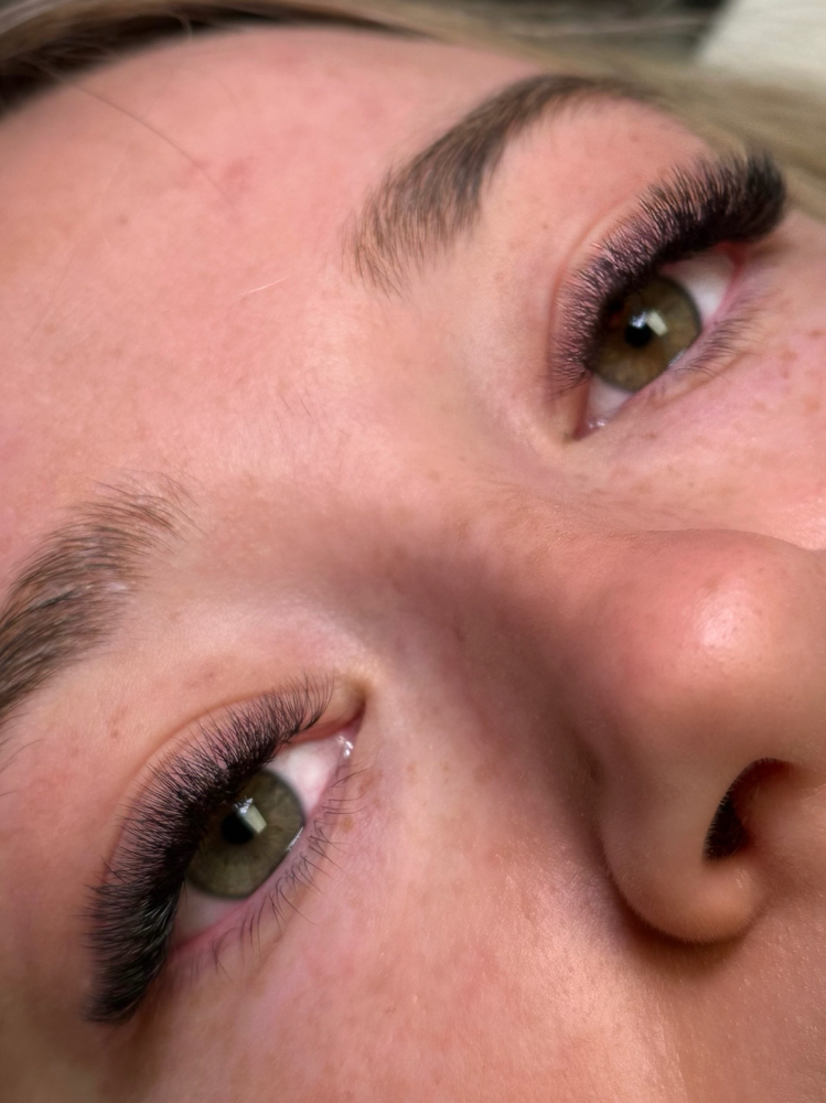 Volume Lashes Full Set