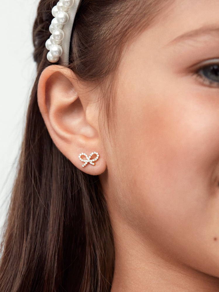Lobe Piercing of Minor Age 9-17