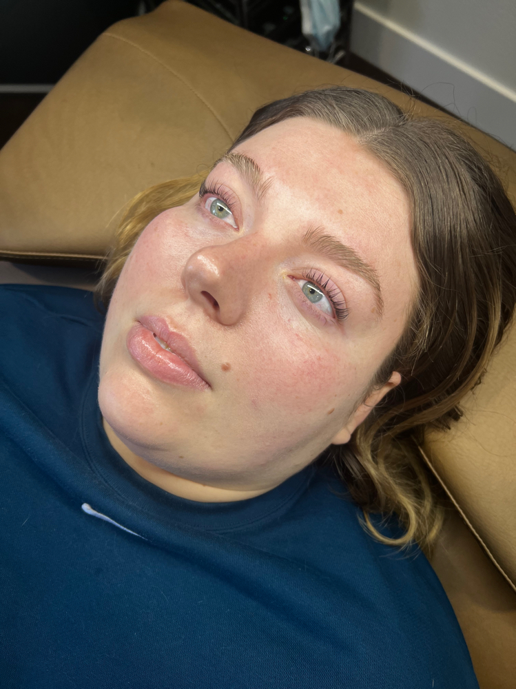 Tweeze & Trim Brow Shaping