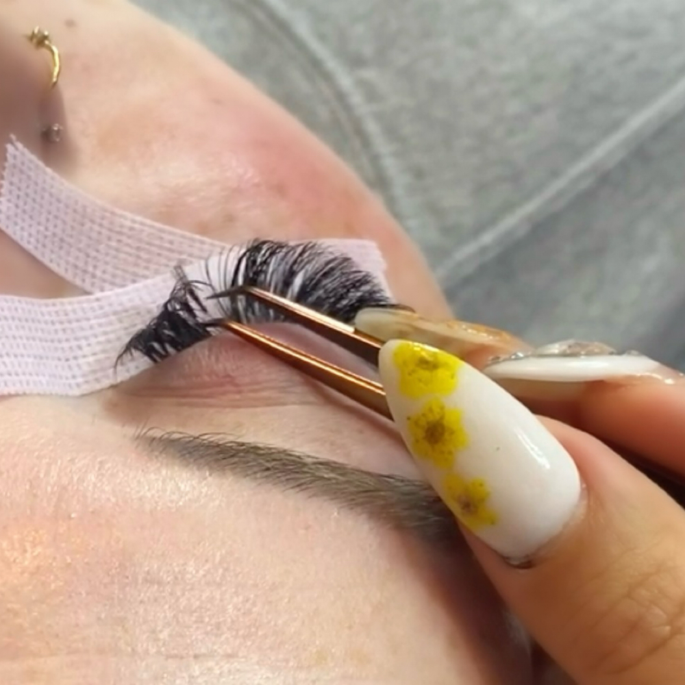 1 Week Touch Up (5-8 days) at Jennifer’s Beauty LLC in Shoreline, WA