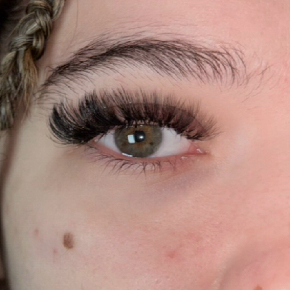Luxury Volume Refill  3 Weeks at Evey’s Lash & Beauty in New York, NY