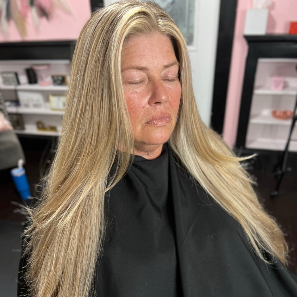 Roots Touch Up at Monarch House of Beauty in New Braunfels, TX