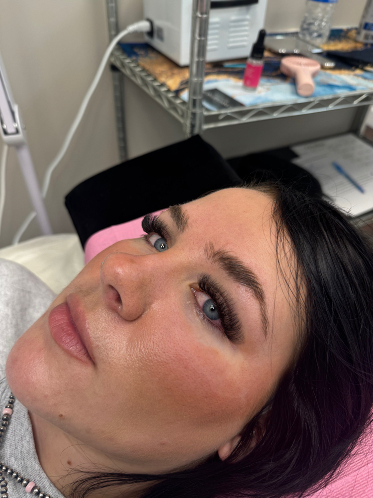 Mega Volume lash extensions