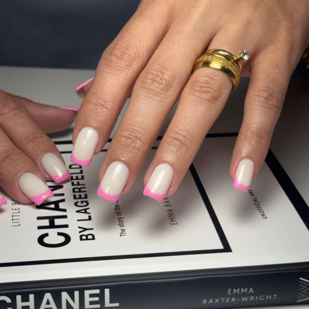 Small French (Francesa Pequeña) at Atbeautystudiochi in Oak Lawn, IL