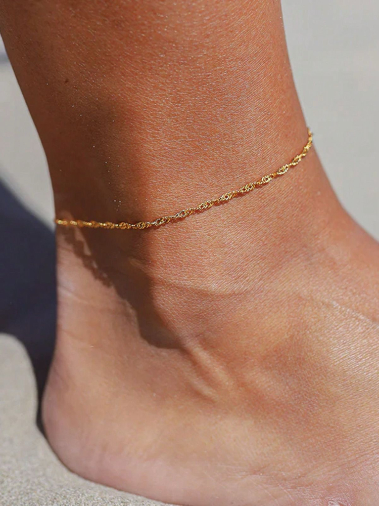 Permanant Jewelry Anklet at BE LUXE AESTHETICS in Katy, TX