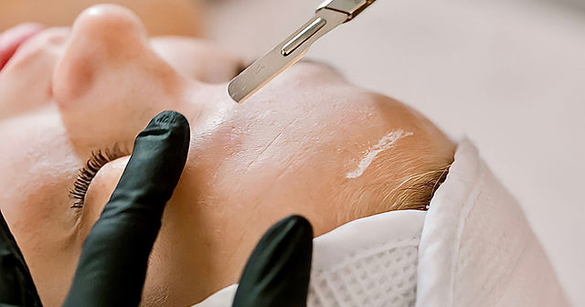 Glow & Go Facial/Dermaplane + Peel