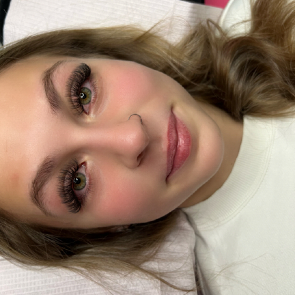 Jens Hybrid / Wispy Hybrid Full Set at Jens Final Touch Esthetics in Hagerstown, MD